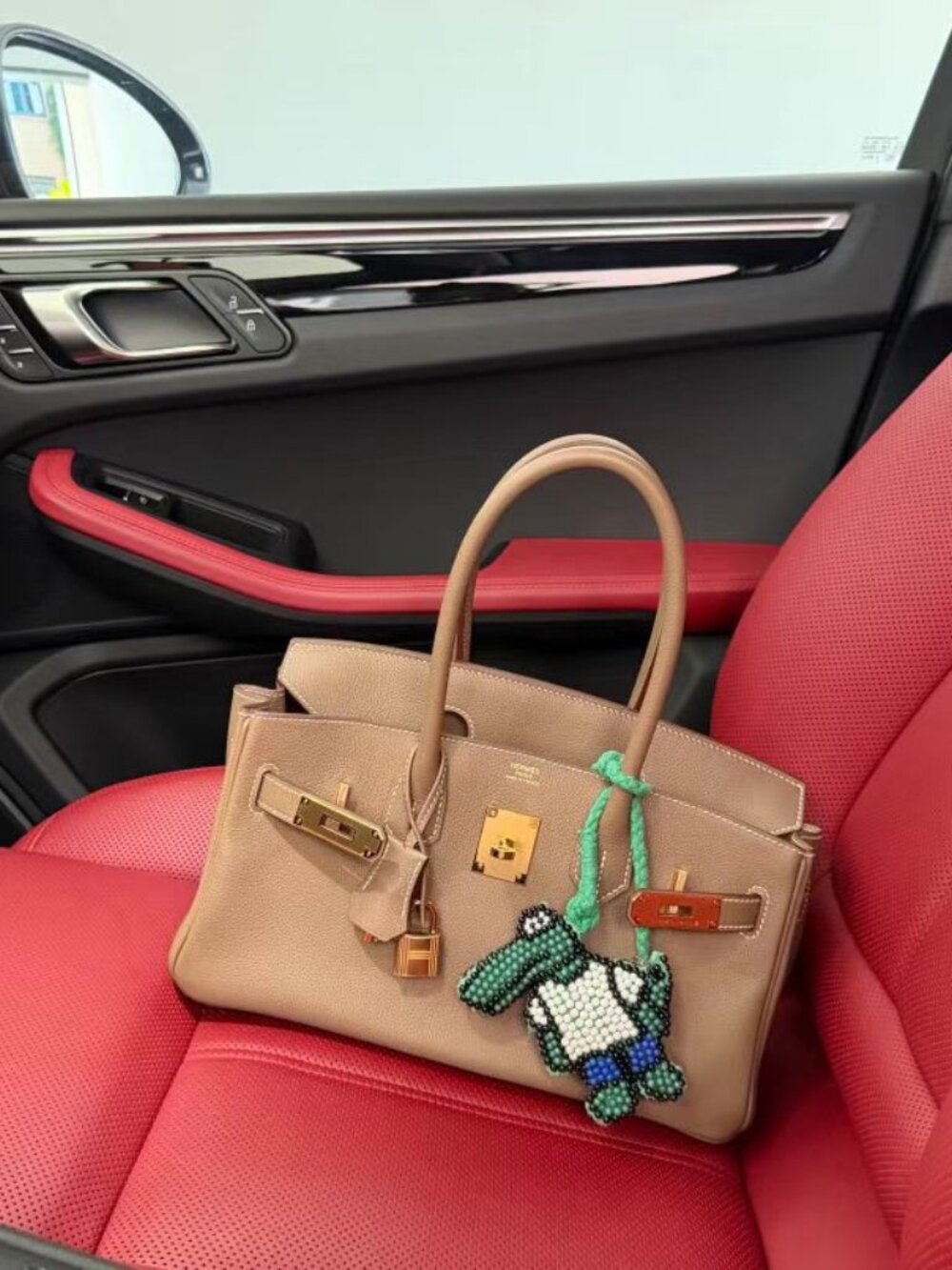 Classic Hermes Bag: A Stylish and Versatile Choice for Elegance